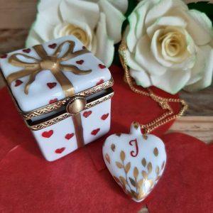 collier coeur porcelaine dans sa boite cadeau . Collectin Mon coeur, Mon amour