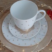 service de table porcelaine et or - noces de porcelaine